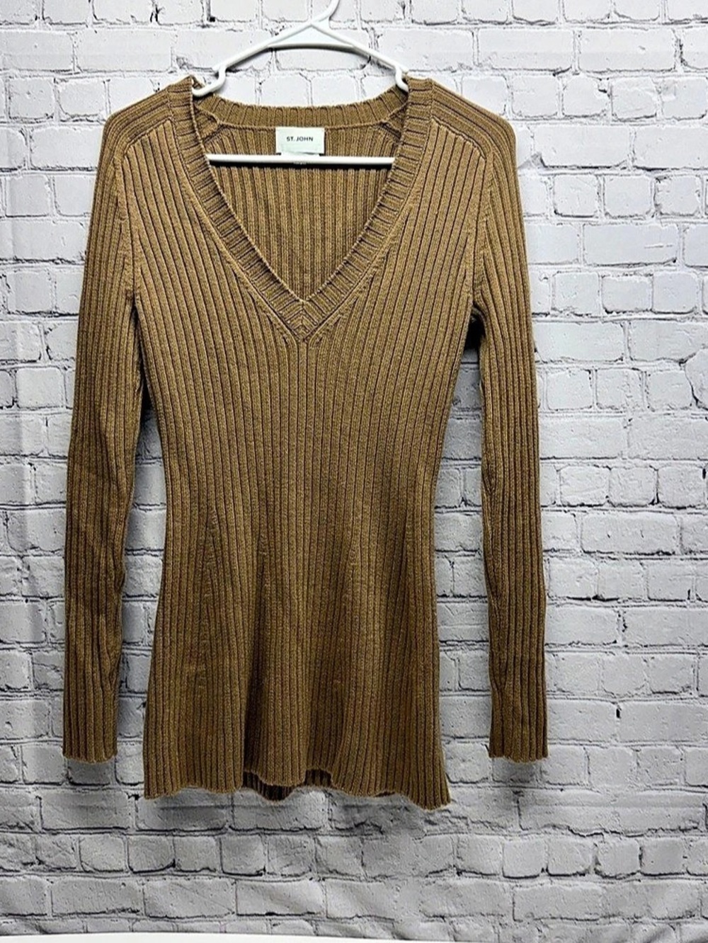 St. John Wool V-Neck Sweater in Brown Like New Sz xs